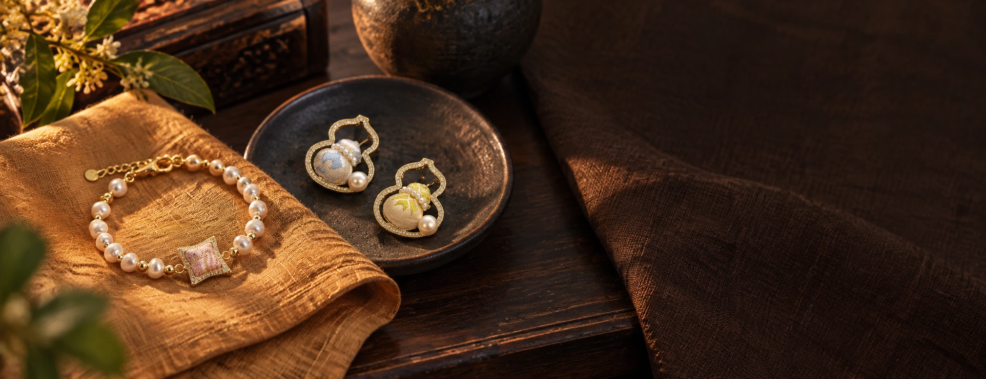 Brocade scene: hero jewellery