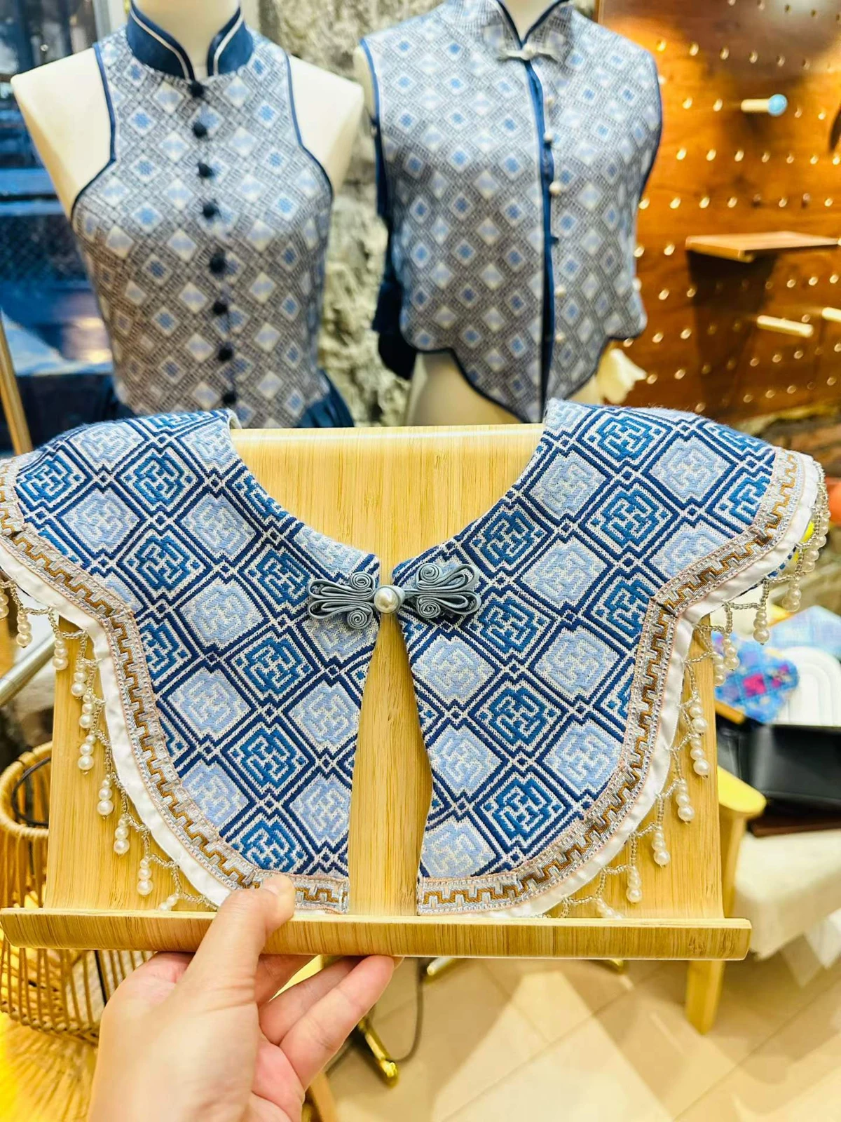 Blue Cloud Collar — Supplier photograph
